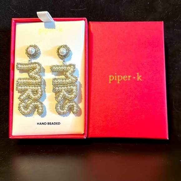 NWT Women’s Piper k Hand Beaded Mrs Dangle Earrings - Picture 4 of 4